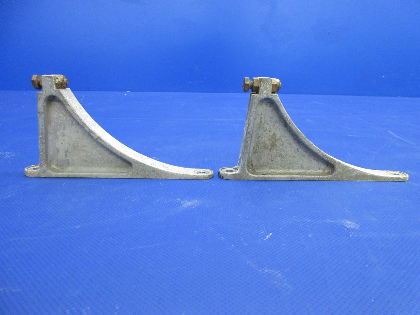 Globe Landing Gear Stop Brackets P/N 11-313-2997L &-2997R LOT OF 2 (0326-781)8