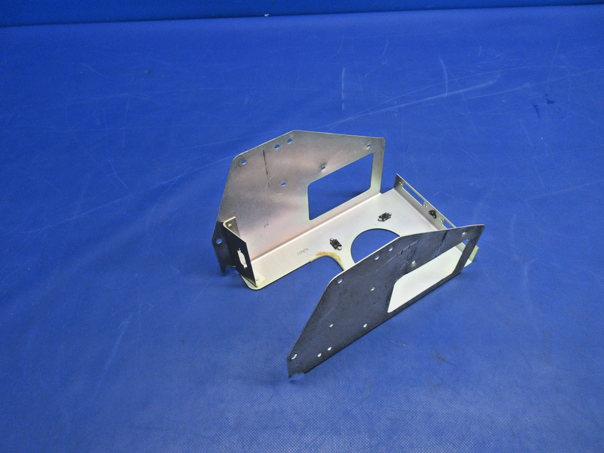Cirrus SR22 Radio Module Center Console Panel FWD P/N 12707G, 127027G (0926-838)0