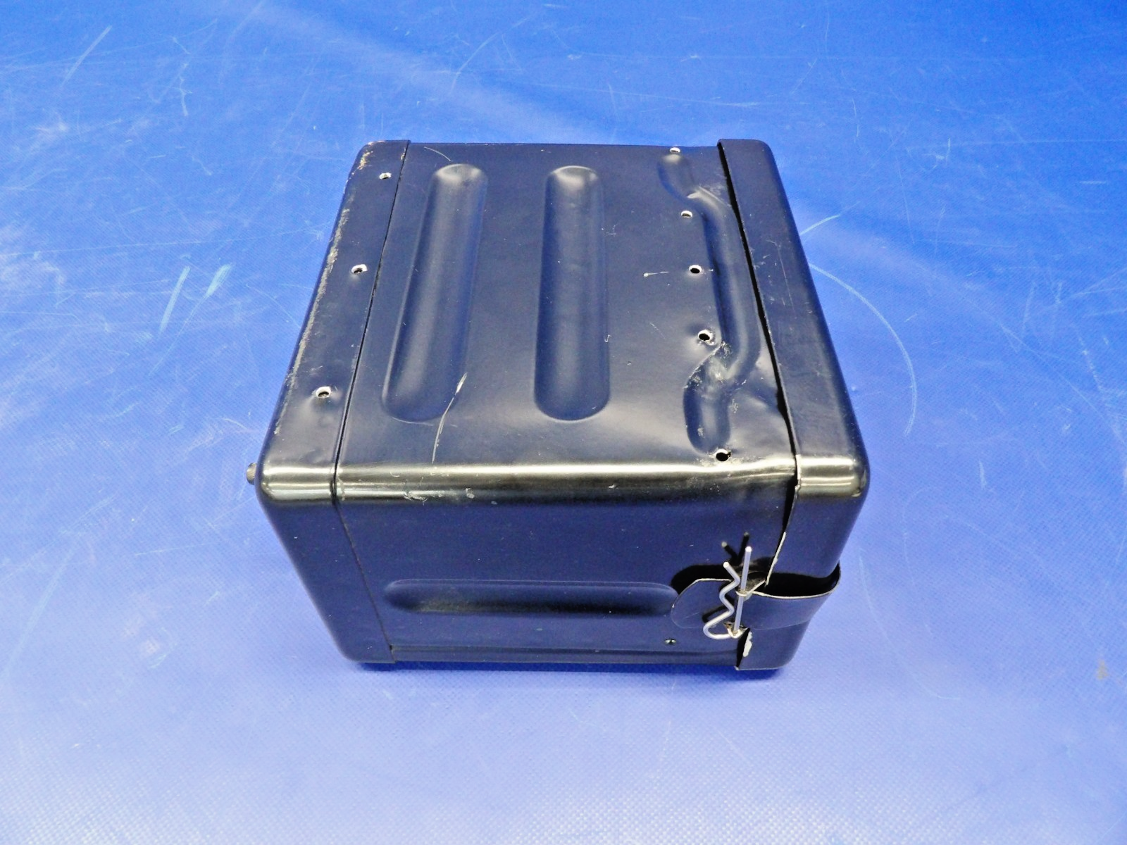 Cessna 172 / 172G Battery Box & Lid P/N 0513011-11 (0326-1269)3