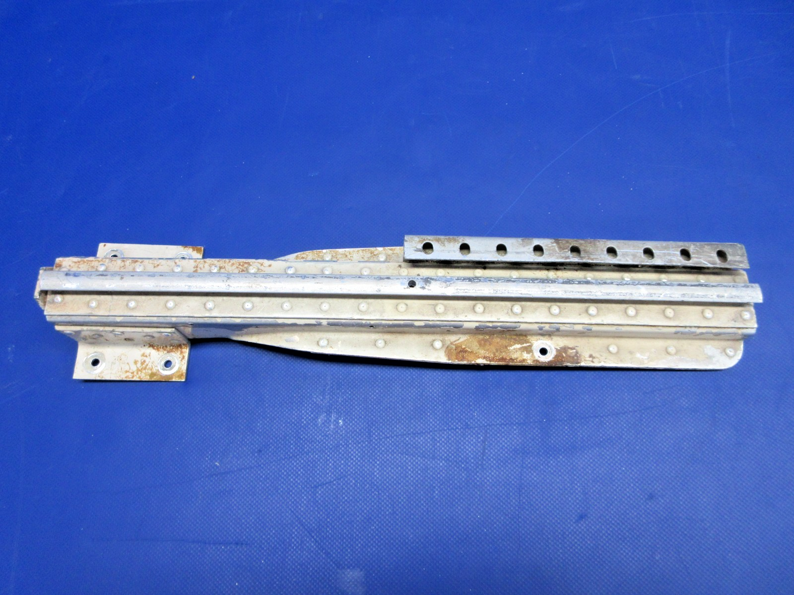 Cessna 310 / 310I LH Seat OTBD Track P/N 0812987-9 (0326-862)1