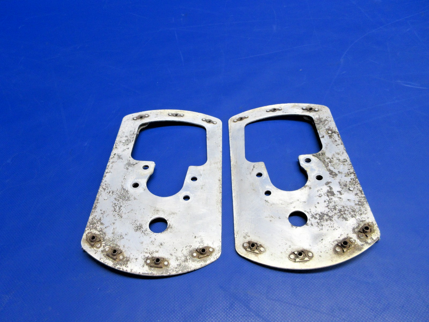 Cessna 172 RH & LH Main Gear Fairing Mount Plate 0541220-1 & -2 SET  (0826-424)2