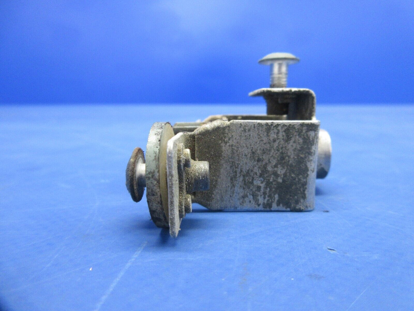 Cessna 150 / 150L Rotary Door Latch Clutch RH P/N 0412066-2 (1024-922)