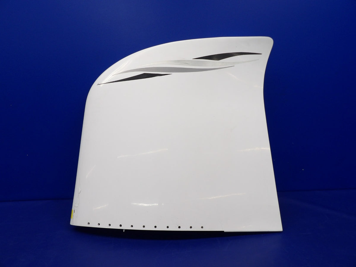 Minor Damage / Cirrus SR22 Right Hand Wing Tip P/N 13380-004 (0926-1242)1