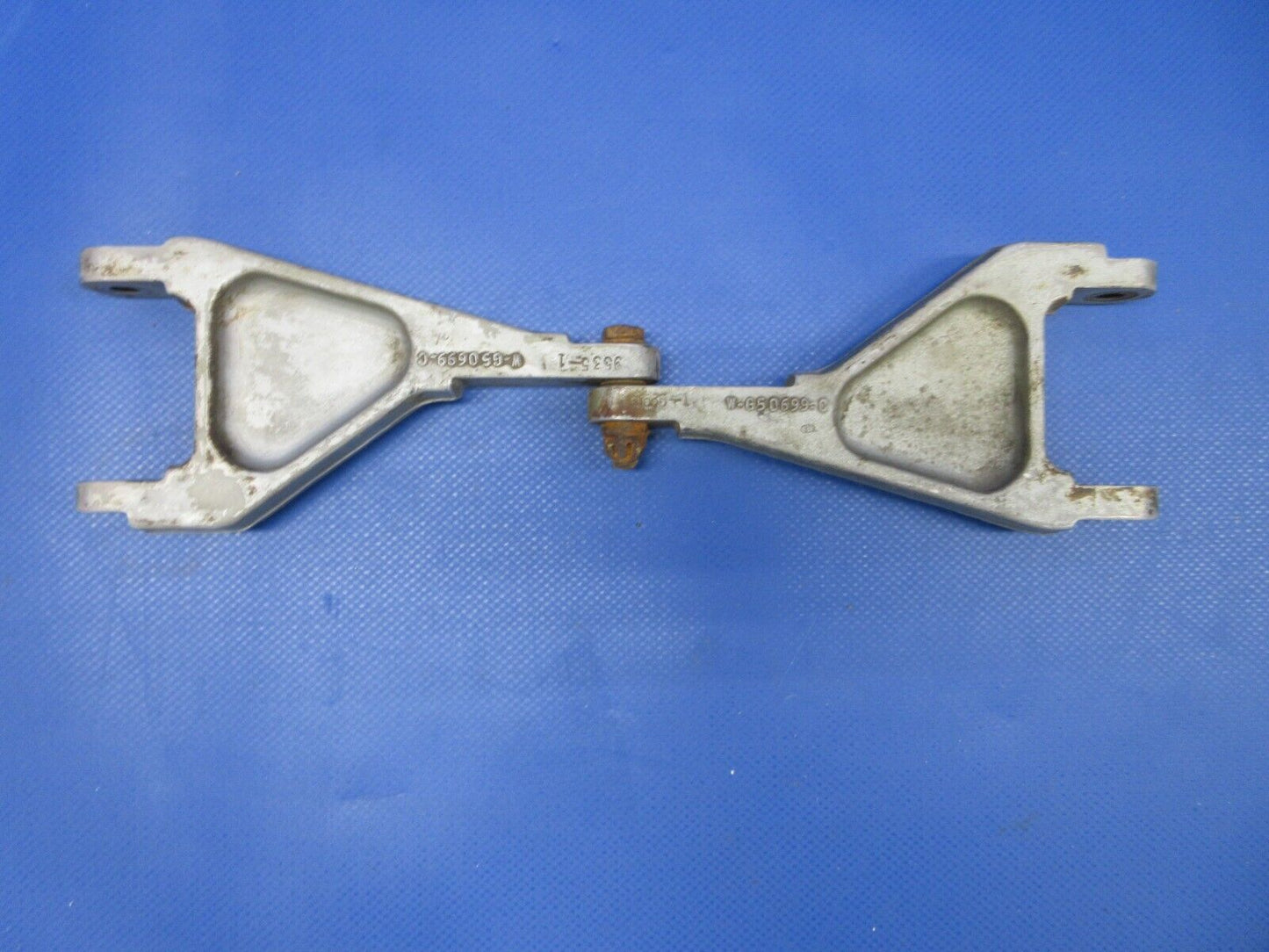 Piper PA23 Aztec Nose Gear Scissor & Bushing Assy P/N 752-914 (0324-718)