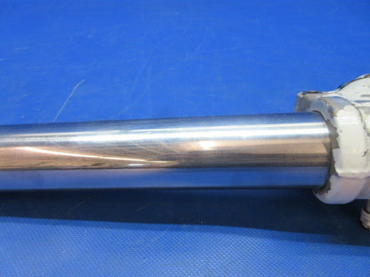 Piper PA-23-250 Aztec RH Main Gear Yoke, Rod & Axle P/N 31824-02 (0924-1289)