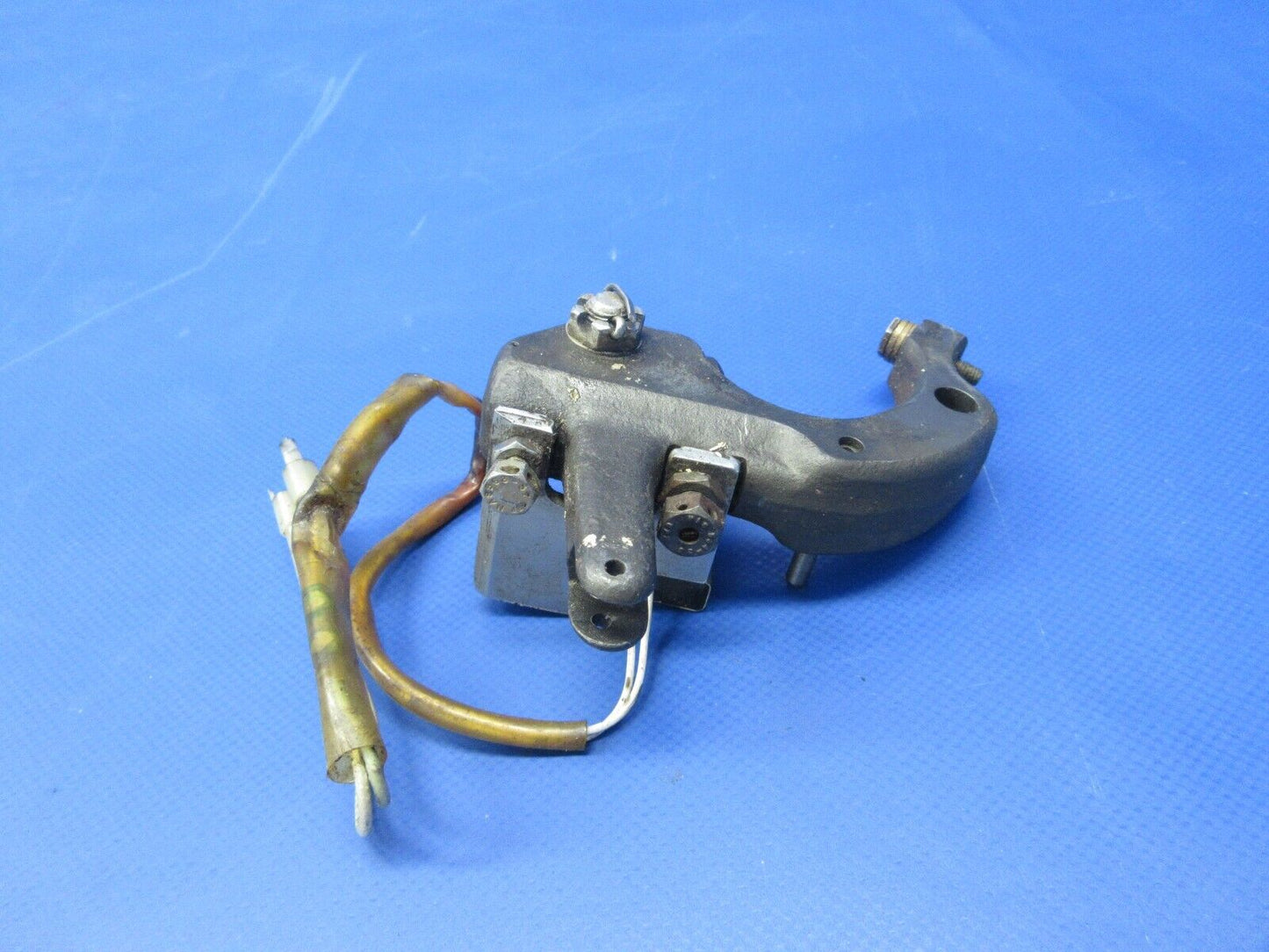 Cessna 337 / P337H Skymaster Main Gear Downlock Assy RH P/N 1541007-2 (0724-768