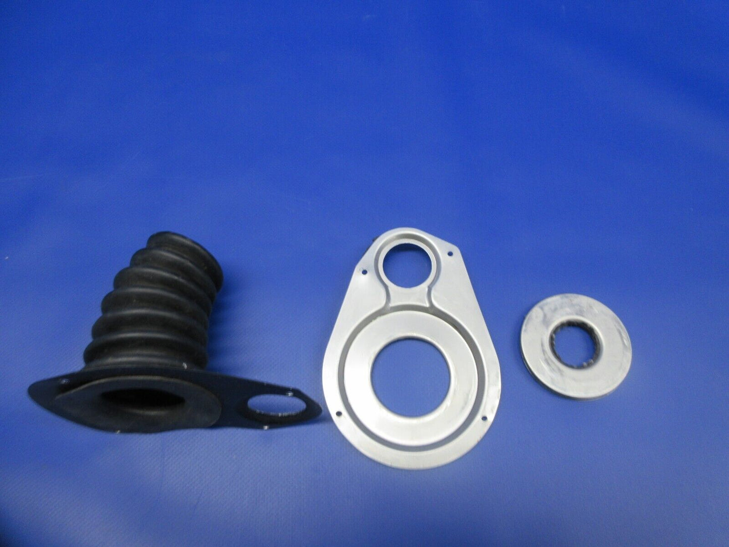 Piper PA-28-181 Nose Wheel Bungee Boot & Plate RH P/N 35270-00 (1224-741)