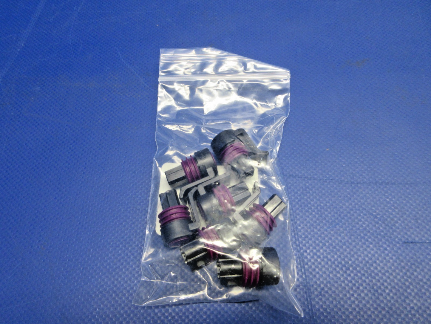 Cirrus SR20 / SR22 Female Connector P/N 50167-004 LOT OF 7 NOS (0326-1013)2