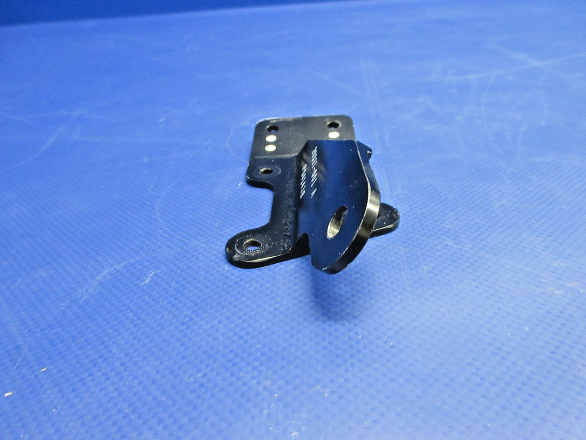 Cirrus SR22 Cabin Door Gas Strut Attach Bracket LH & RH P/N 20311-001 (0926-861)7