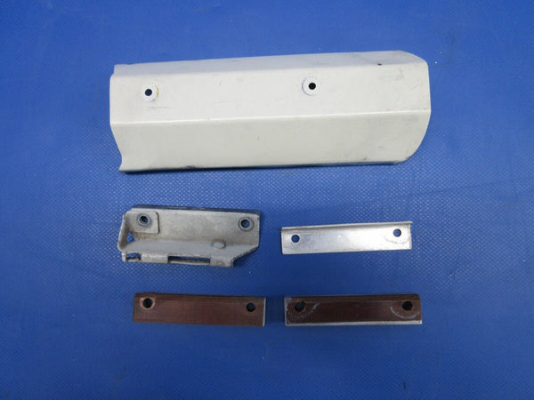 Beech 95 / D95A Travel Air Armrest Cover Plate Catch 35-534372-5 (0524-1078)