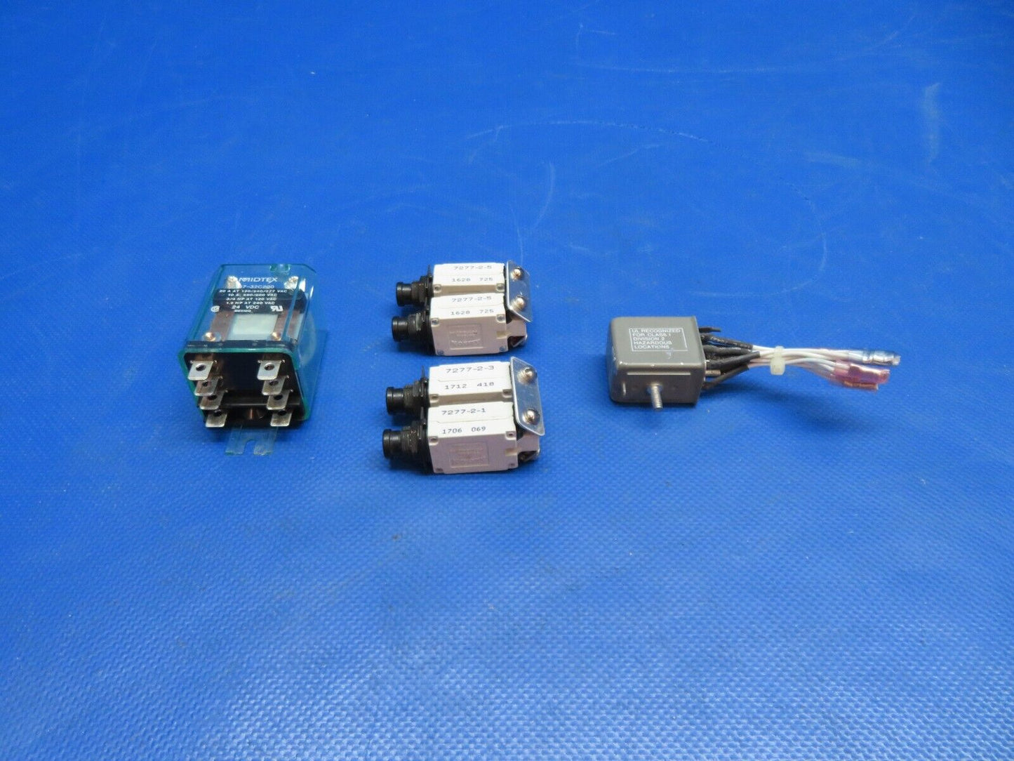 Piper PA-28-181 Relays / Circuit Breakers 24v P/N 187-32C200 LOT OF 6 (1124-132)