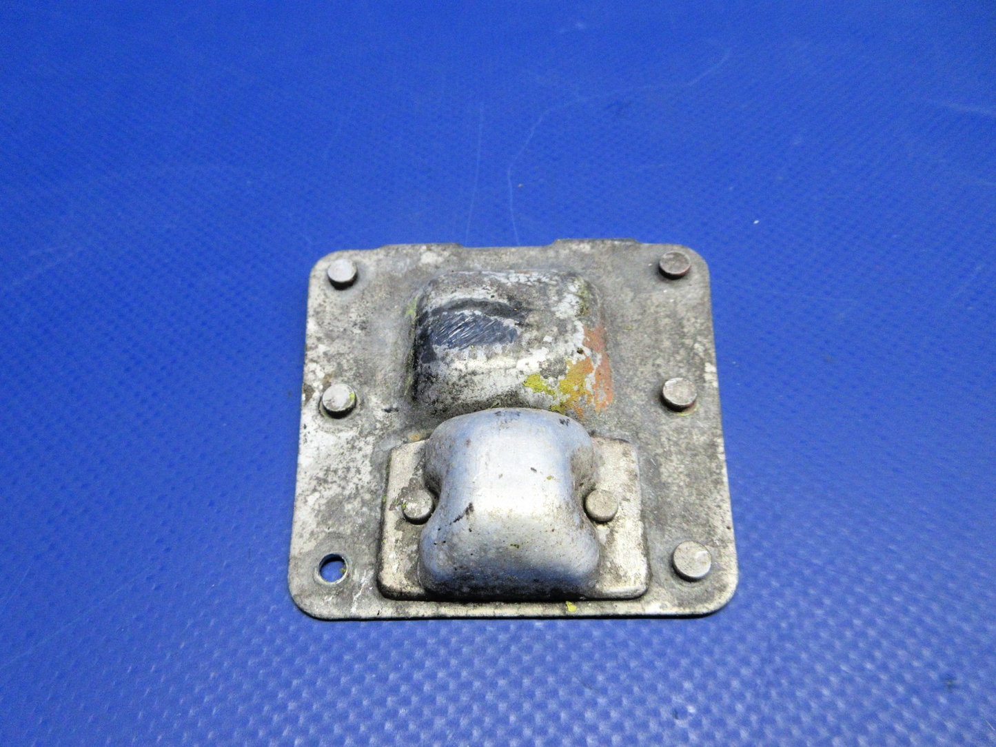 Beech D95A Travel Air Cowl Latch Plate (0326-801)3