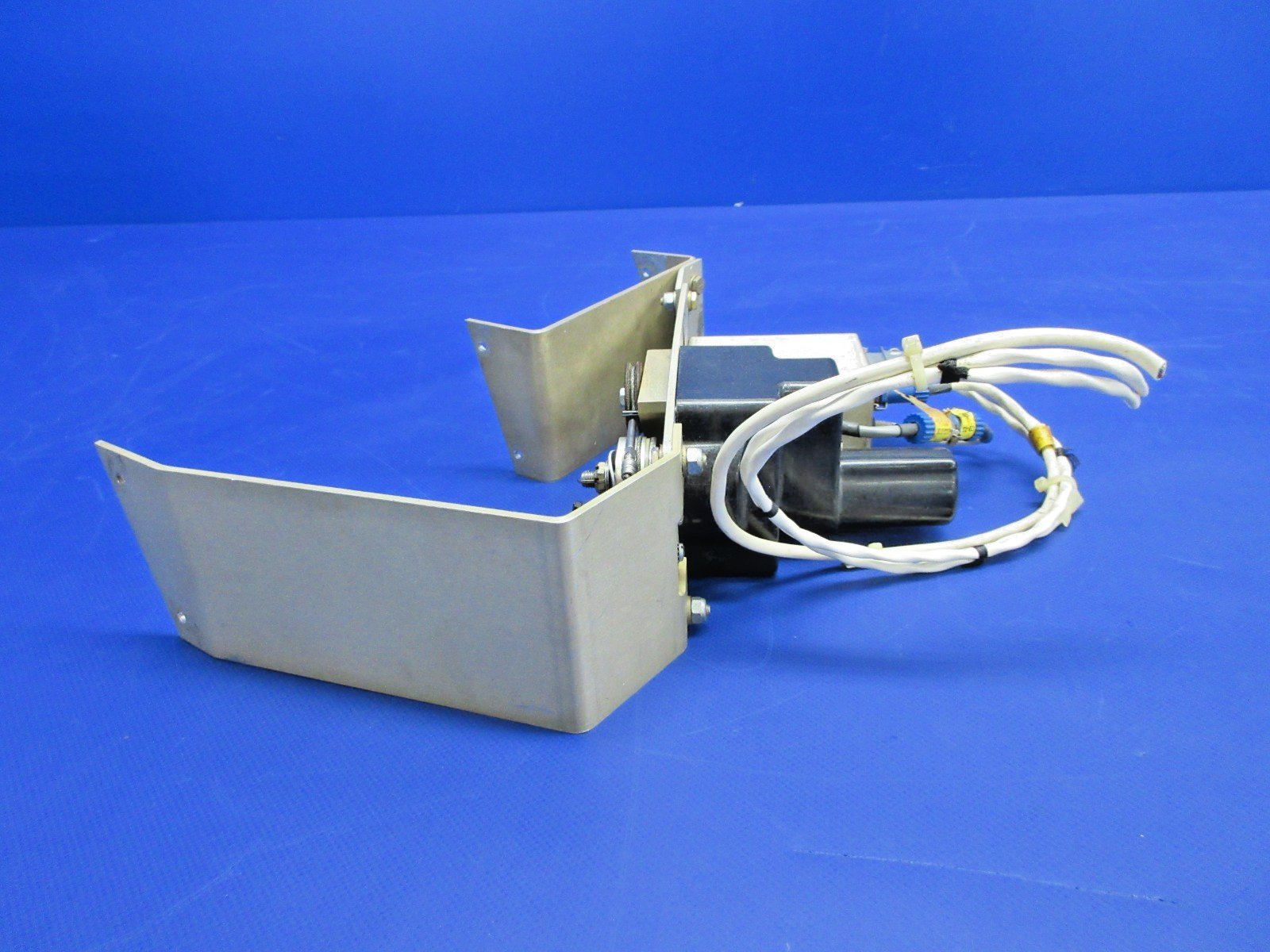 Beech Edo-Aire Mitchell IC469-5-303 Trim Servo w/ Amplifier 28V (0326-837)8