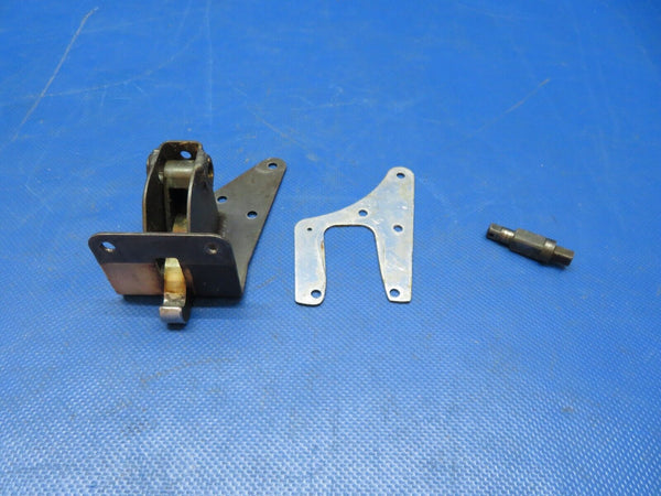 Cessna 337 / P337H Skymaster Upper Rear Door Latch Assy PN 1511408-16 (0824-196)