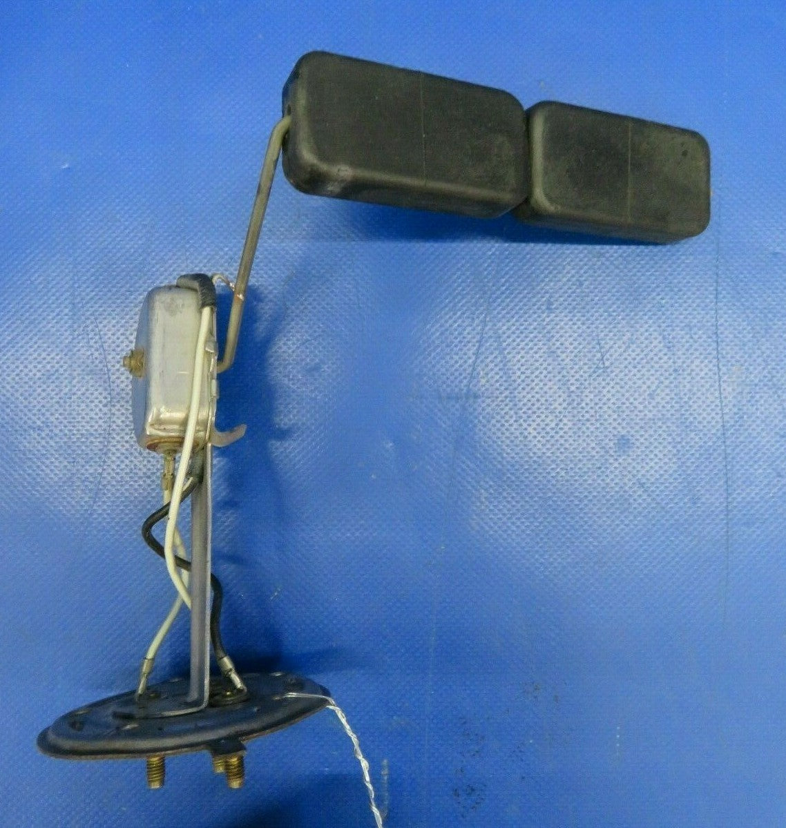 Beech Baron 95-B55 Fuel Sender / Transmitting Unit LH OTBD AUX (0320-42)0