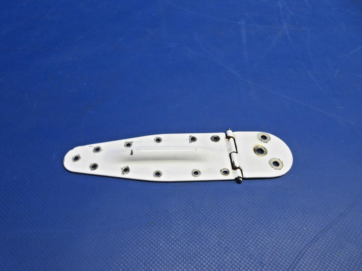 Cessna 172 / 172RG LH Cabin Door LWR Hinge P/N 2417003-1 (0926-872)0