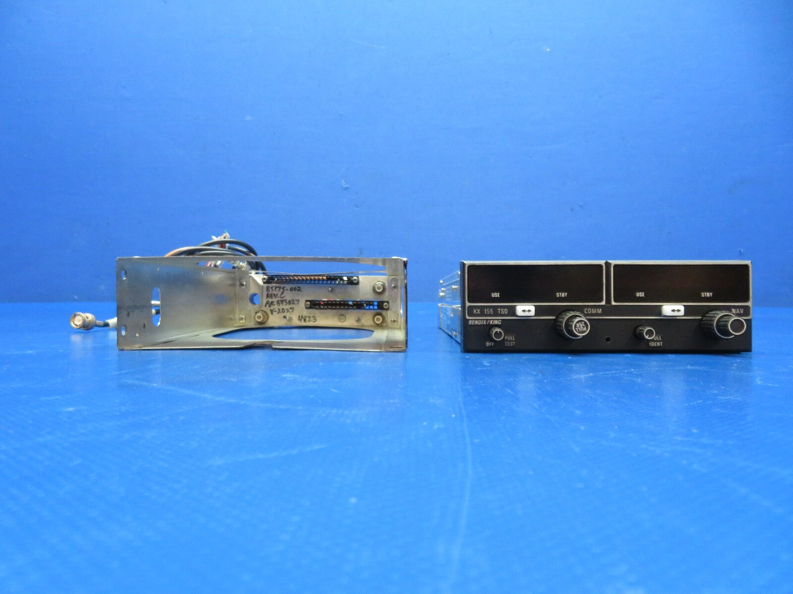 Bendix/King KX155 NAV/COMM w Connector 28V 069-1024-43 TESTED w/ 8130 (0125-196)3