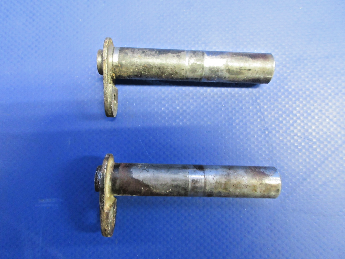 Beech F35 Bonanza Front Landing Gear Hinge Pin P/N 35-815123 LOT OF 2 (0726-819)1
