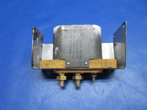 Bellanca 17-31A Burton Electric Power Receptacle P/N AN2552-3A TESTED(1024-1208)