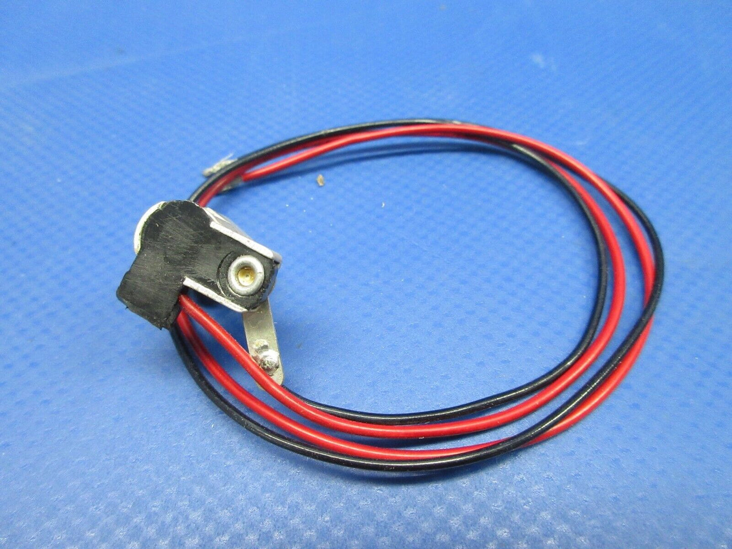 Cessna Post Light P/N 1513837-3 LOT OF 4 NOS (0424-1250)