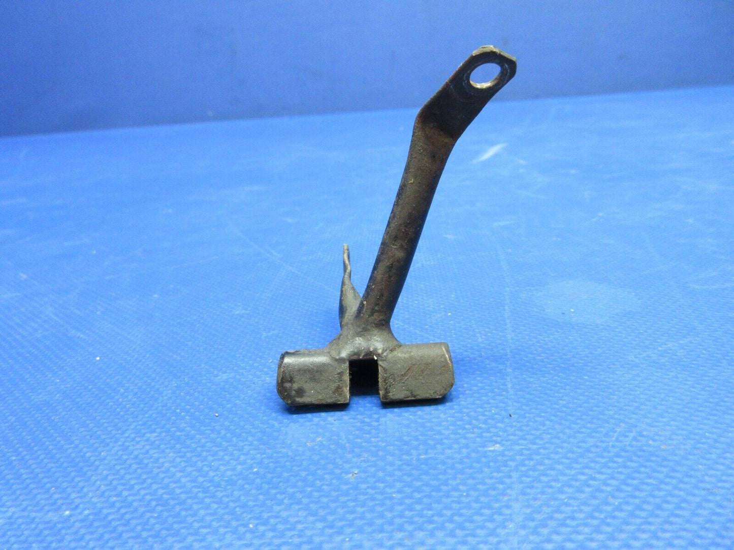Piper PA-23-250 Aztec Control Cable Bracket P/N 69546-00 (1024-1217)