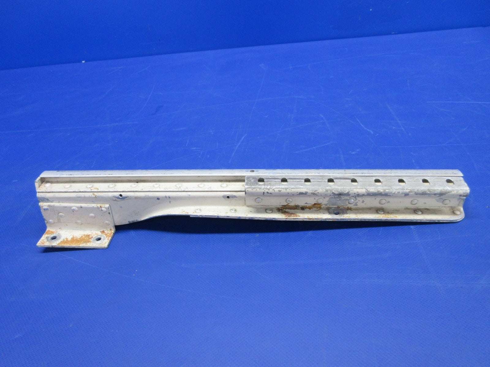 Cessna 310 / 310I RH Seat OTBD Track P/N 0812987-6 (0326-864)0