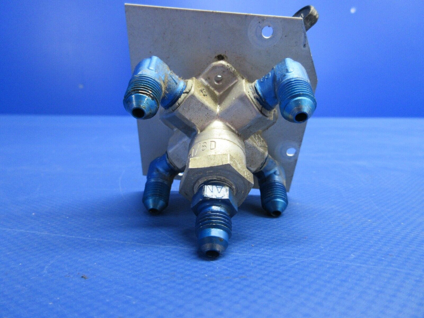 Piper PA-23-250 Aztec Vacuum Check Control Valve & Placard  18930-00 (0624-881)