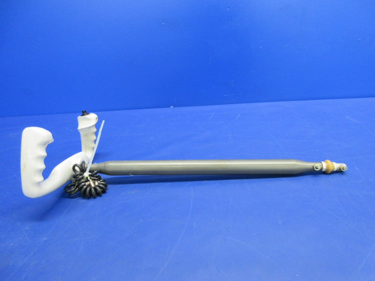 Beech 76 Duchess Pilot Control Wheel / Yoke P/N 35-380060-35 (0526-835)7