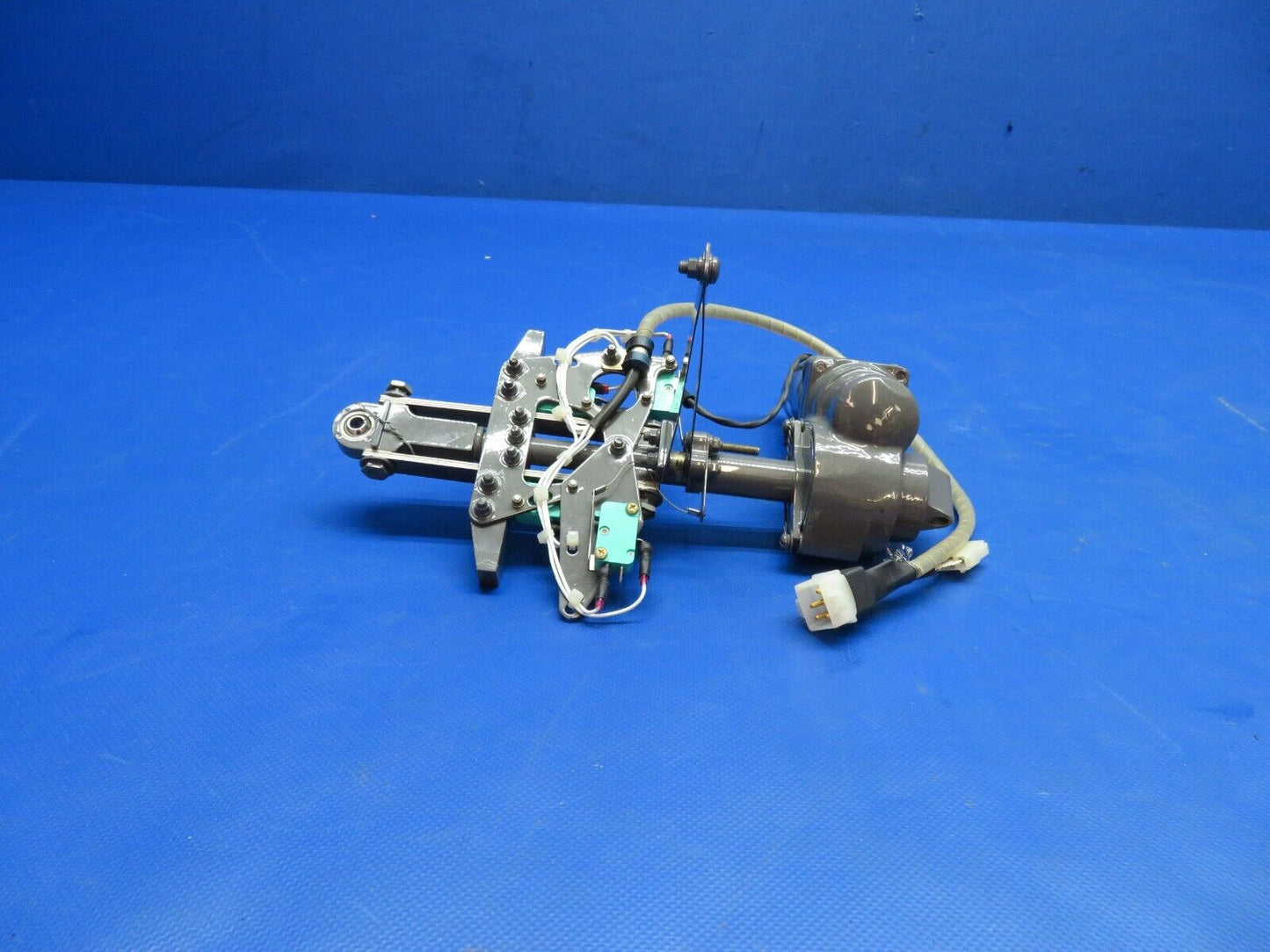 Robinson Clutch Belt Tension Actuator w/ Motor 12v P/N C05-1 NOS (0824-1744)