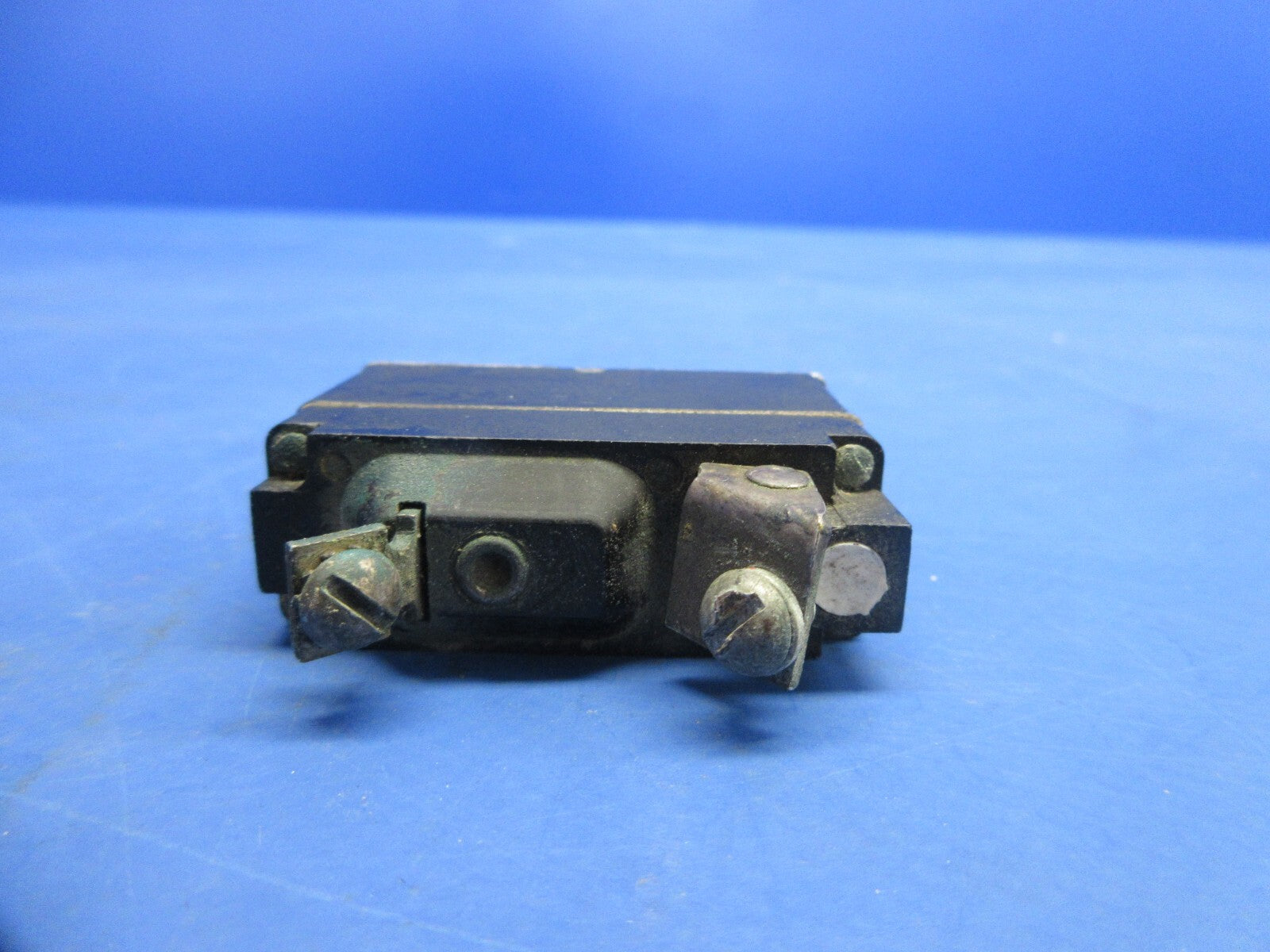 Bell 47J-2 Helicopter Assorted Switches & Circuit Breakers 43A8304 (1124-894)9