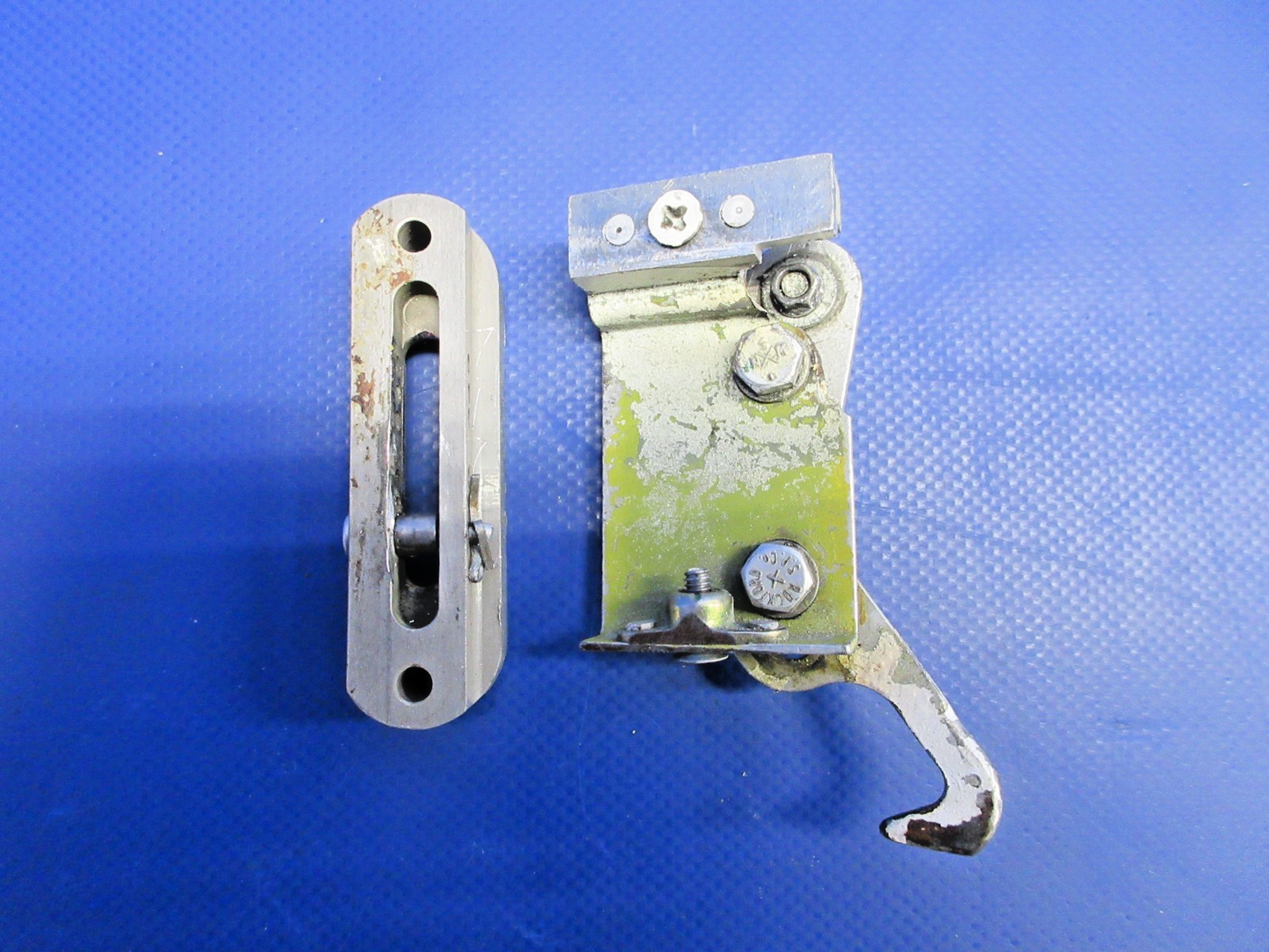 Beech F35 Bonanza Cabin Door Upper Latch P/N 35-415396 (0726-817)3
