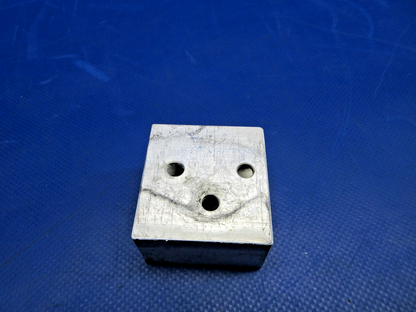 Diamond DA-40 RH Cowl Mount Block P/N D41-7103-12-71 (0726-814)7