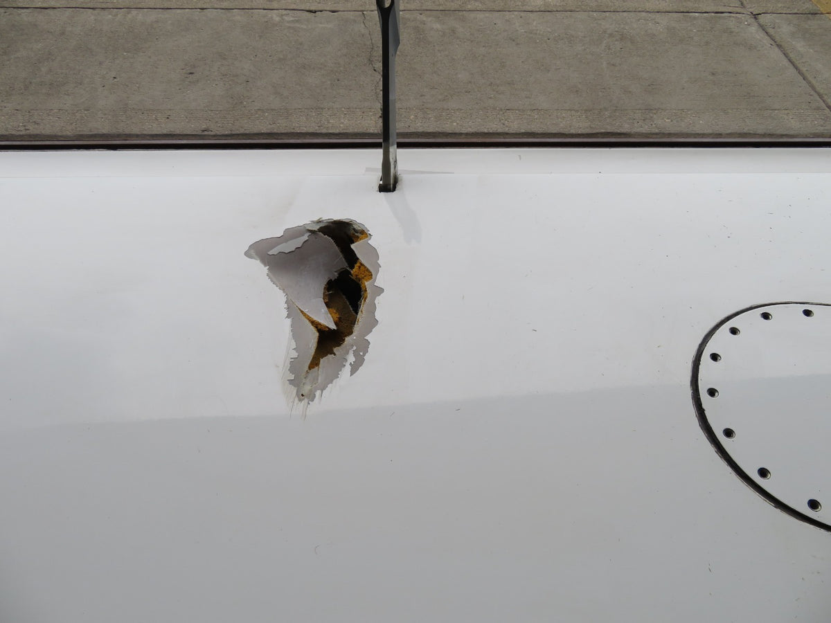 DAMAGED 2005 Cirrus SR22 Left and Right Hand Wing FIBERGLASS EDUCATION (0826-99)13