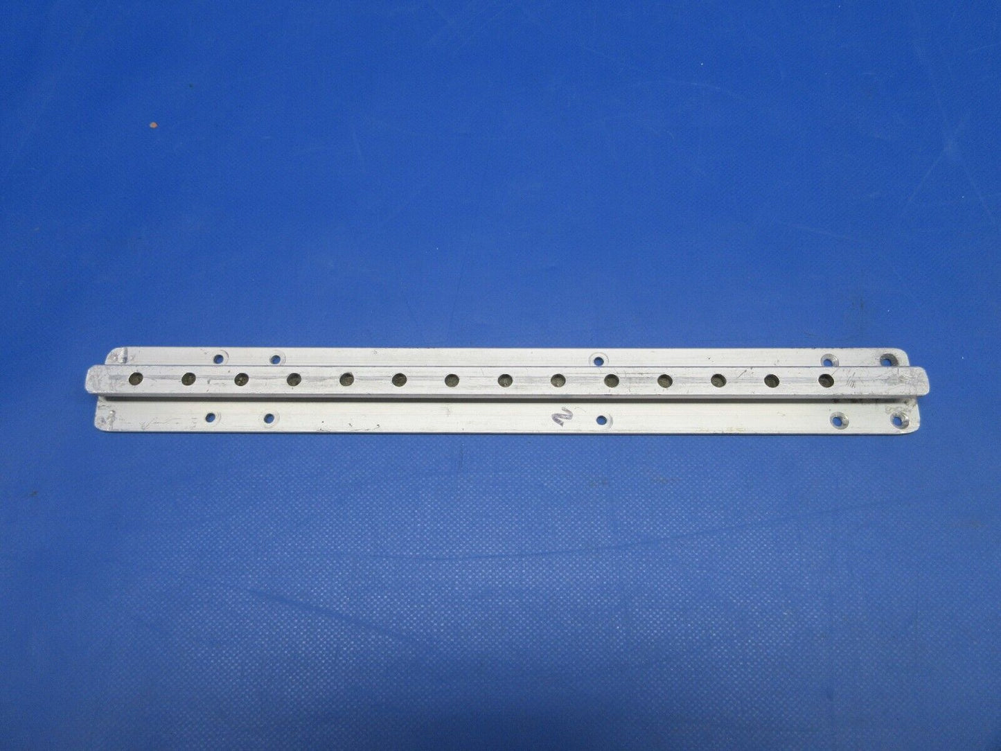 Beech 95 / D95A Travel Air Rear Seat Center Track P/N 95-420016-23 (0524-1129)