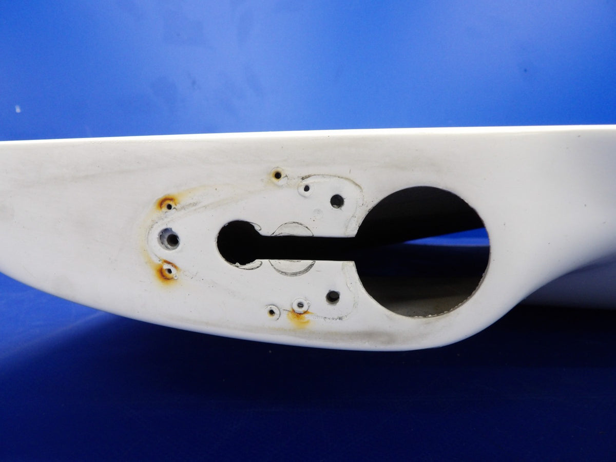Minor Damage / Cirrus SR22 Right Hand Wing Tip P/N 13380-004 (0926-1242)8