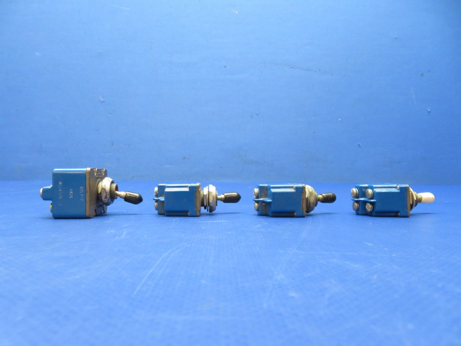 Cessna 421 Honeywell Toggle Switches P/N 2TL1-2, 4TL1-2 LOT OF 4 (0326-234)11