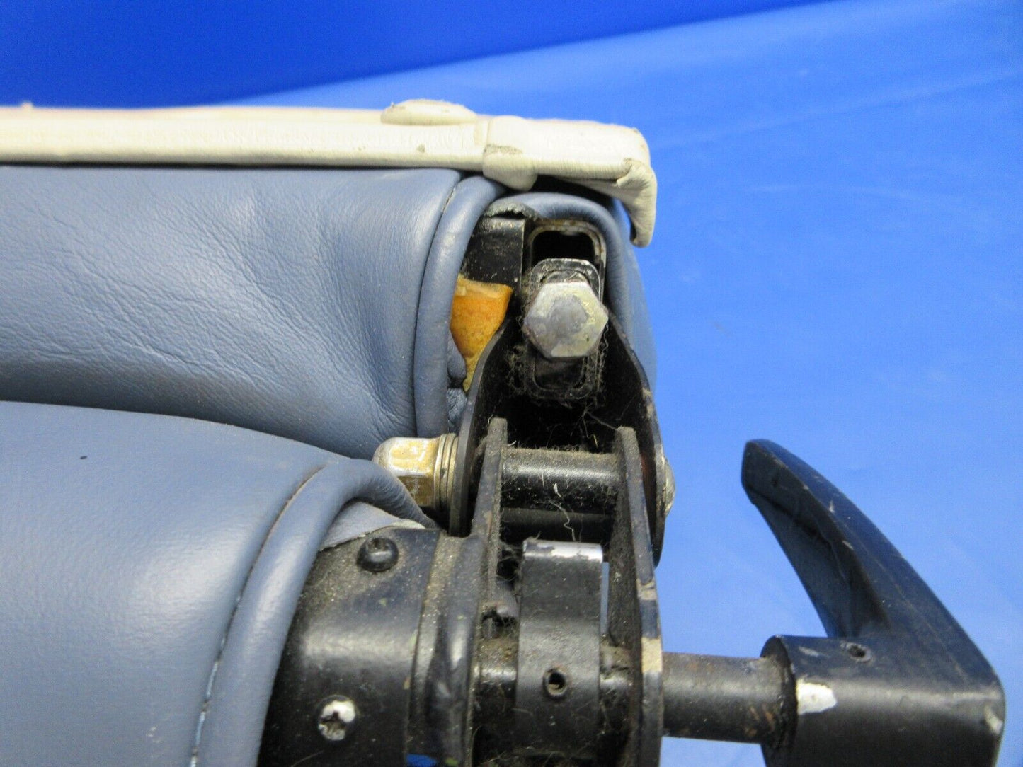 Piper PA-34-200T Seneca II Rear Seat Assy RH P/N 79479-07 (0524-636)