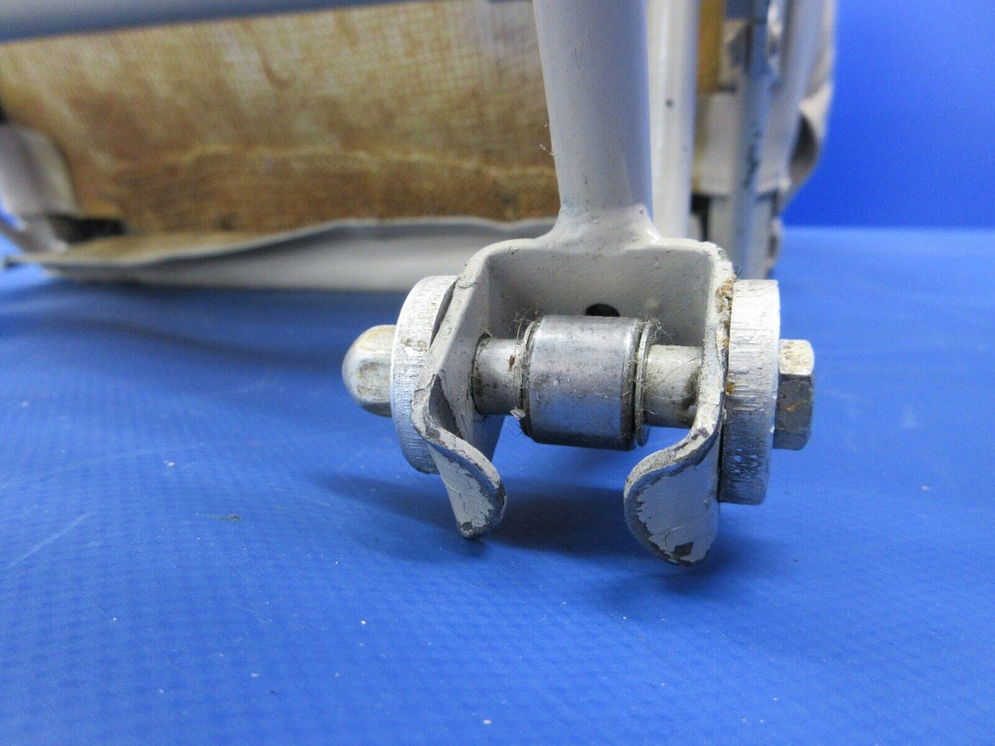 Piper PA-32RT-300T Vertical Adjust Front Pilot Seat Assy 79592-02 (0924-1424)