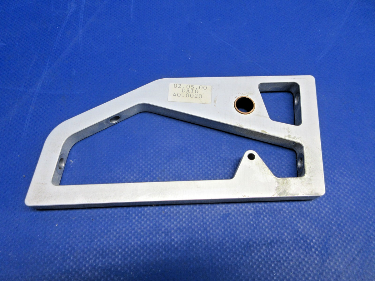 Diamond DA-40 Control Column Mounting Bracket P/N DA4-2703-15-00 (0926-885)4