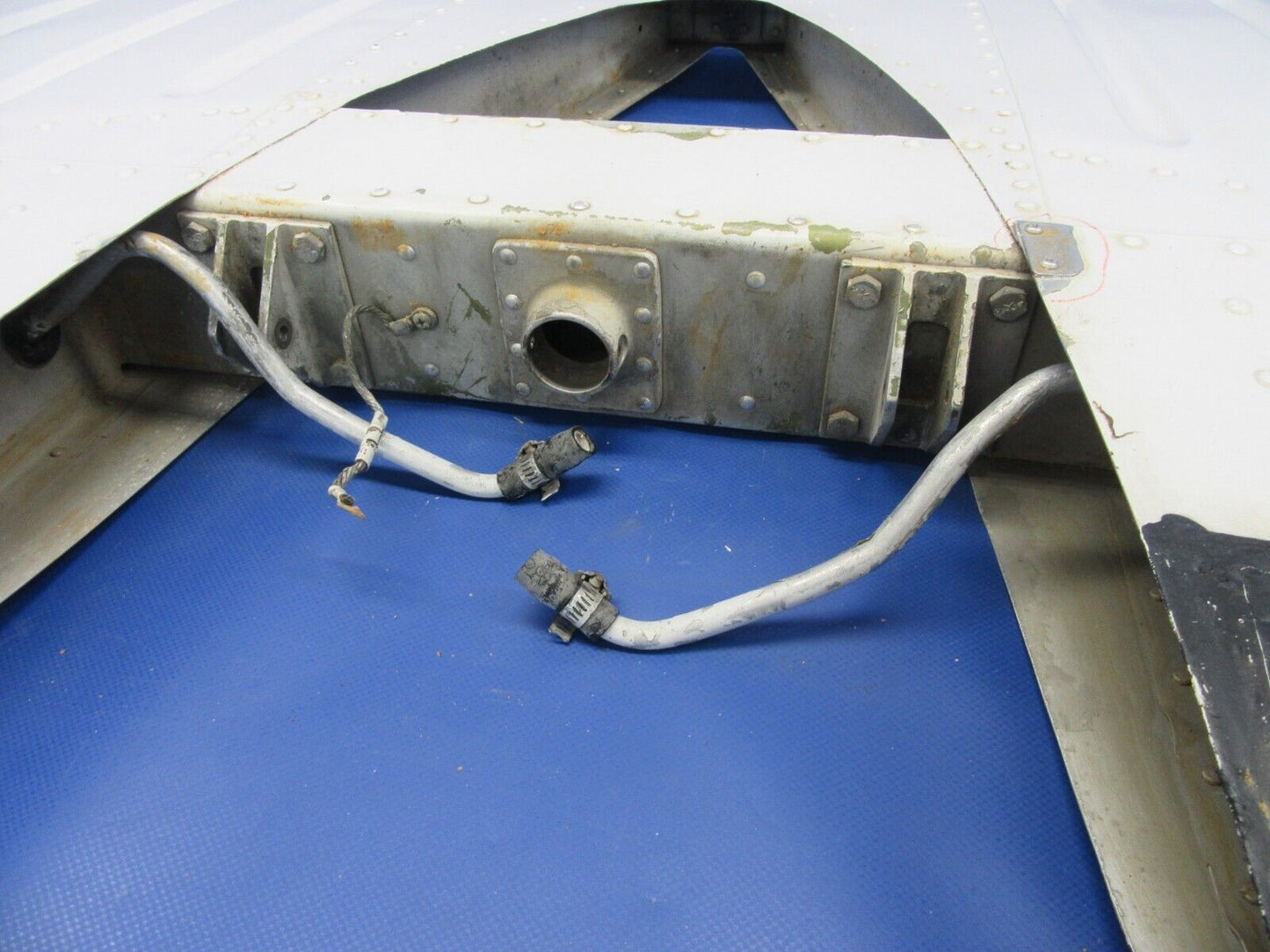 Piper PA-34-200T Seneca II Stabilator Assy w/ Deice Boots P/N 95866-00 (0424-11)