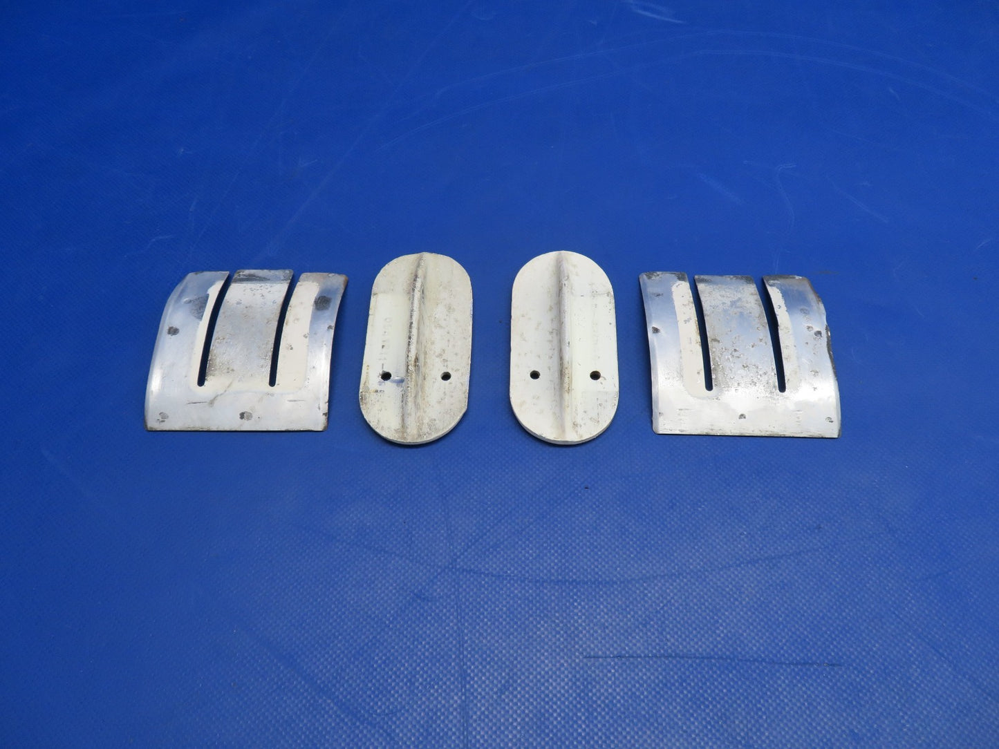 Cessna 172 Main Gear Cabin Step & Cover 0541211-1, 0541226-1 LOT OF 2 (0826-406)1