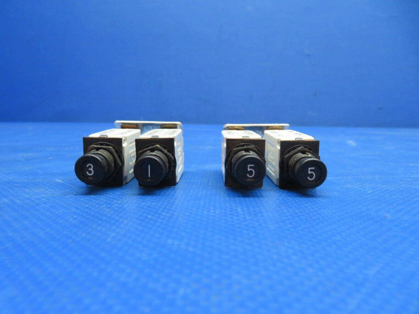 Piper PA-28-181 Relays / Circuit Breakers 24v P/N 187-32C200 LOT OF 6 (1124-132)