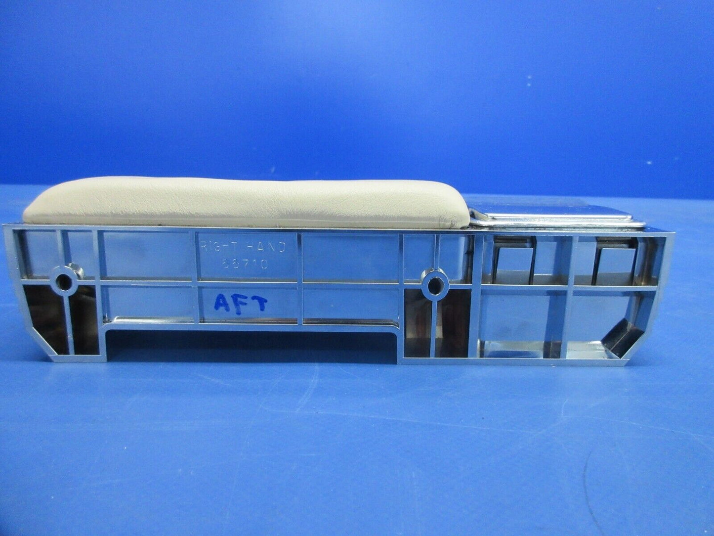 Piper PA-32RT-300T Lance II RH Cabin Arm Rest Assy P/N 66710 (1024-715)