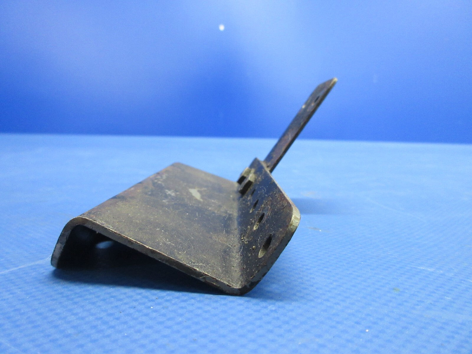 Beech 95 / D95A Travel Air LH Engine Control Bracket P/N 95-940017-1 (0624-965)3