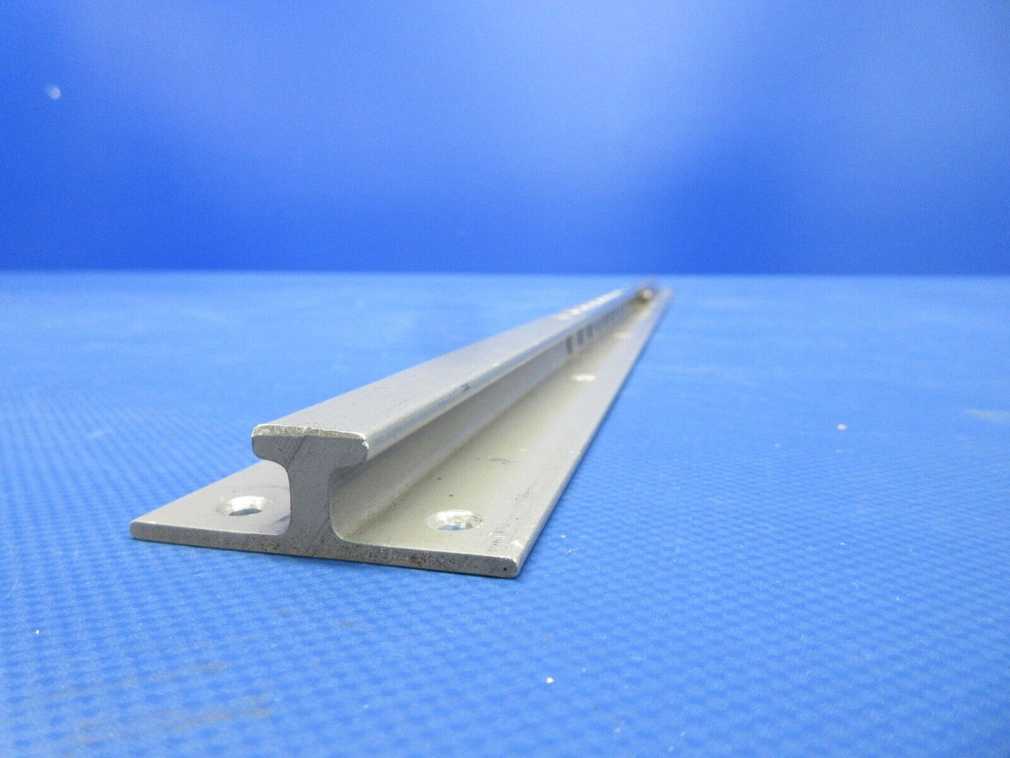 Beech C24R Sierra Seat Track INBD RH P/N 169-400005-619 (0524-2034)