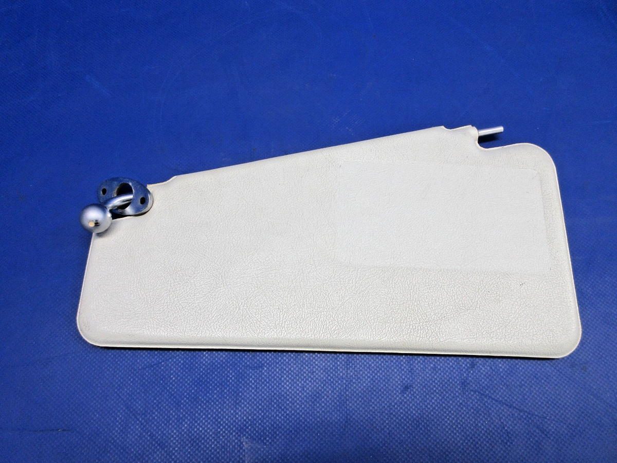 Cessna 402 Sunvisor P/N 5219132-6 (0926-773)3