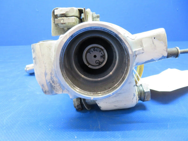 Piper PA-34-200T Seneca II LH Main Gear Trunnion w/ Switch 67926-12 (1024-238)