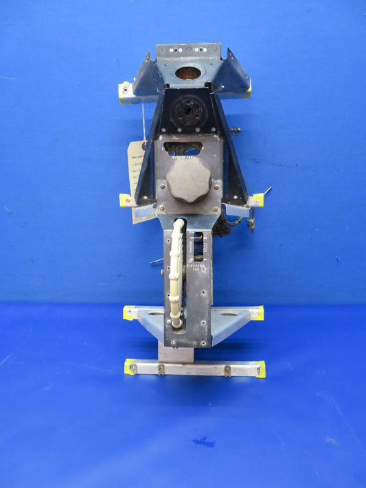 Beech 76 Duchess Trim Control Pedestal P/N 105-520012-1 FOR PARTS  (0526-838)0