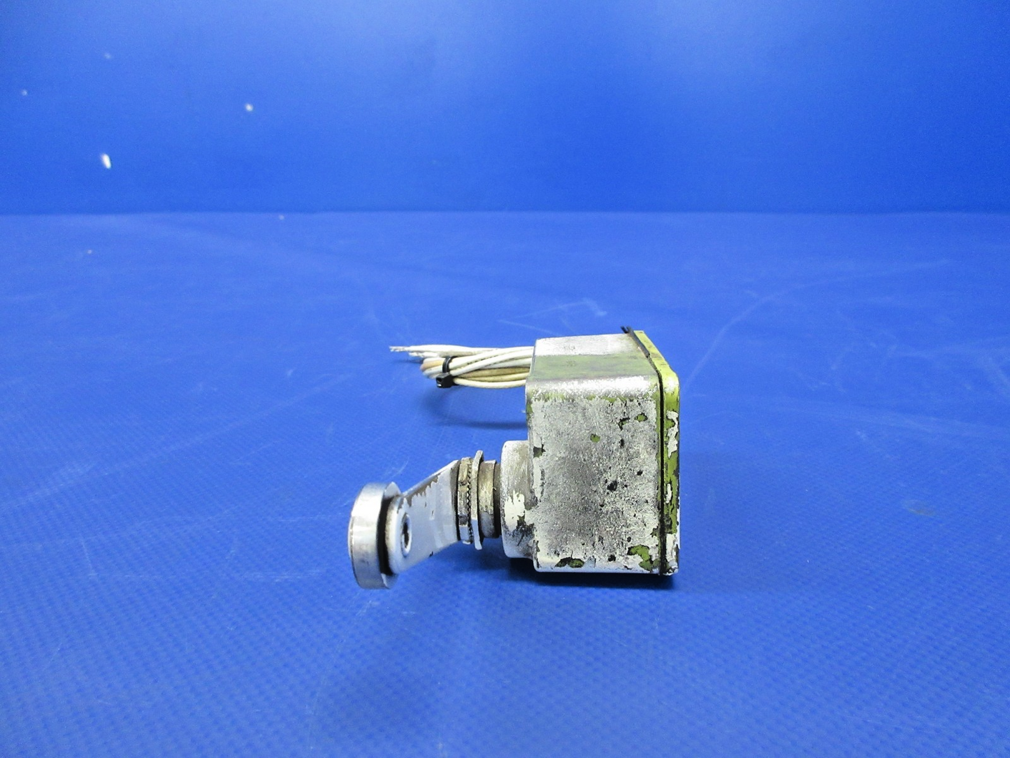 Cessna 421 Micro-Switch Main Gear Safety Switch P/N 2VA20 TESTED (0826-703)3