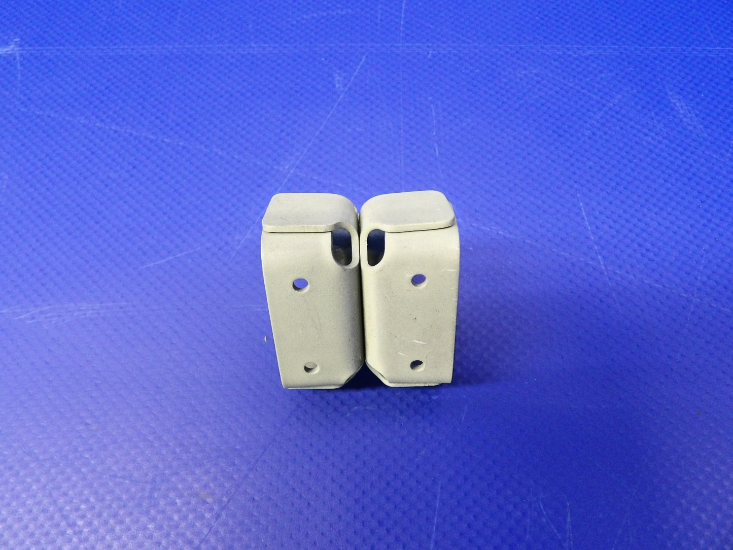 Cessna 150 Vertical Fin Upper Hinge Half P/N 0431033-1 NOS (0426-1233)9